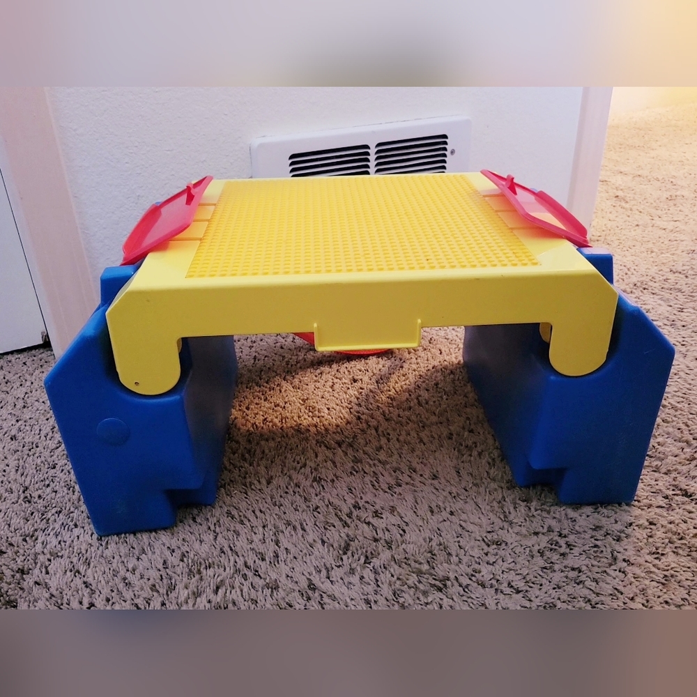 PLAY TABLE FOR LEGOS, SIDE STORAGE POCKETS AND CARRY STRAP. TAKE ANYWHERE!